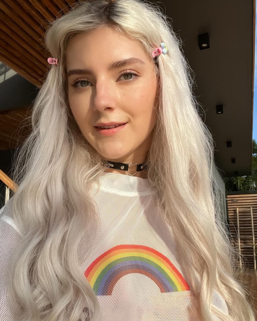 Eva Elfie